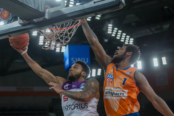 仅牵动着球 仅牵动着球